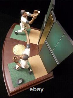 Danbury Mint Willie Mays The Catch Giants 1954 World Series Repaired Hand