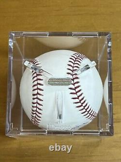 Mariano Rivera Signed Baseball 2000 World Series Ball In Ultra Pro Cube