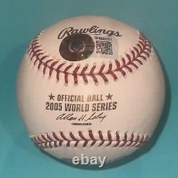 ORLANDO HERNANDEZ Signed Official 2005 WORLD SERIES Baseball Beckett Auth & Insc